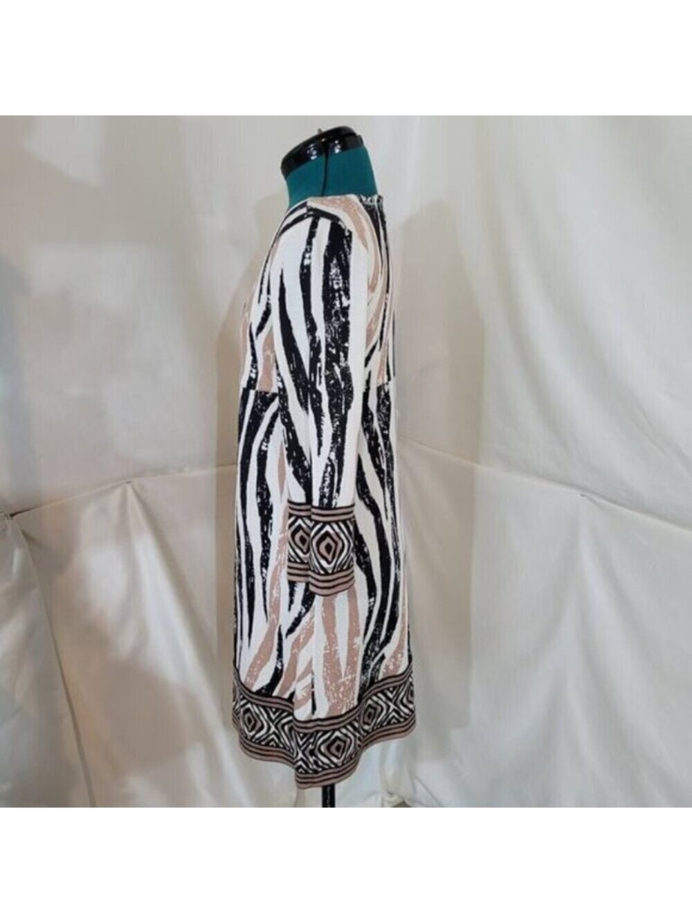 Diane Von Furstenberg Vintage Laetitia Silk Dress Animal Print in Neutral Tones - Picture 3 of 10